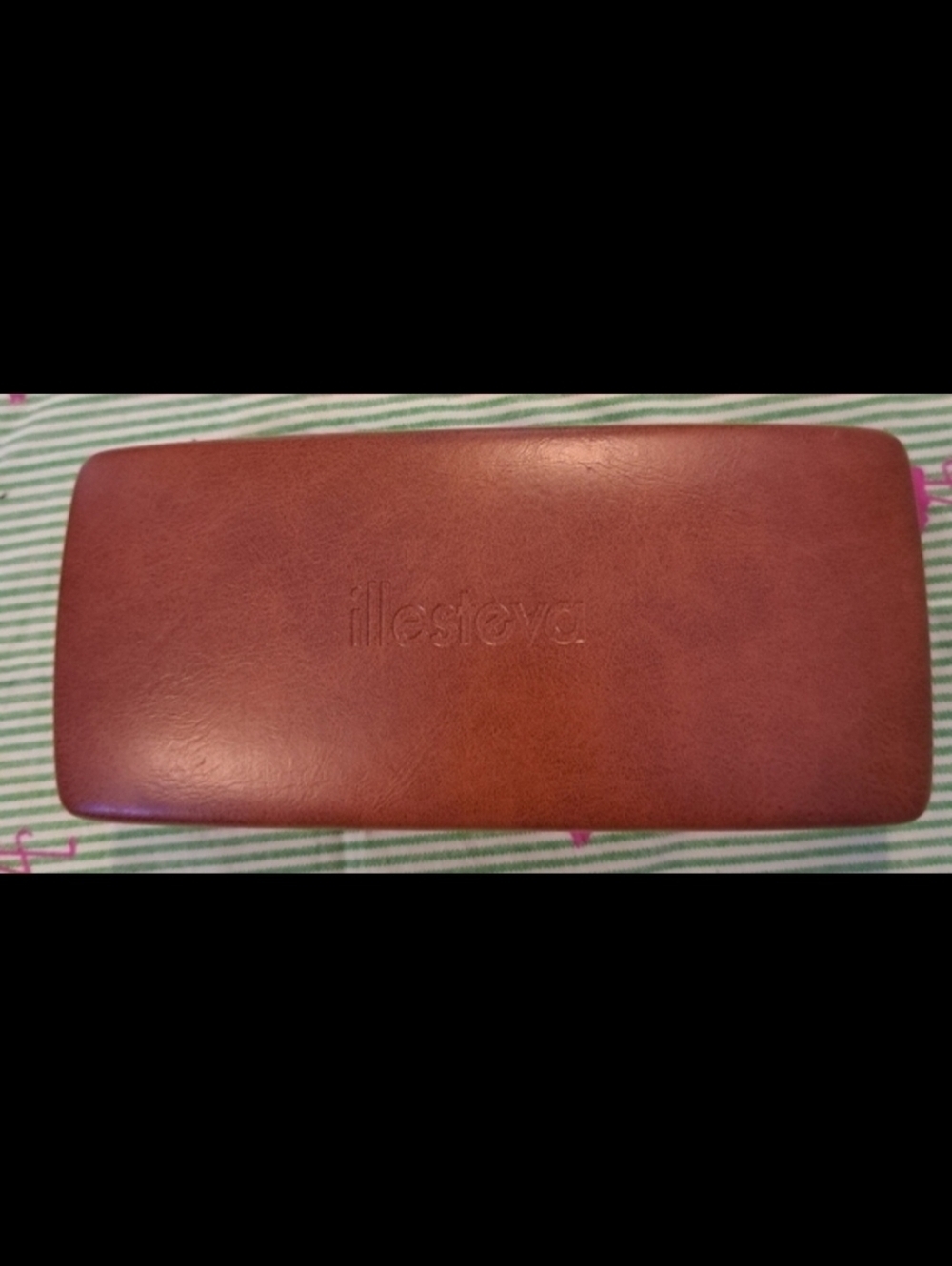 NWOT Illesteva Tan Leather Eye Glasses Sunglass Hard Clam Shell Travel Case
